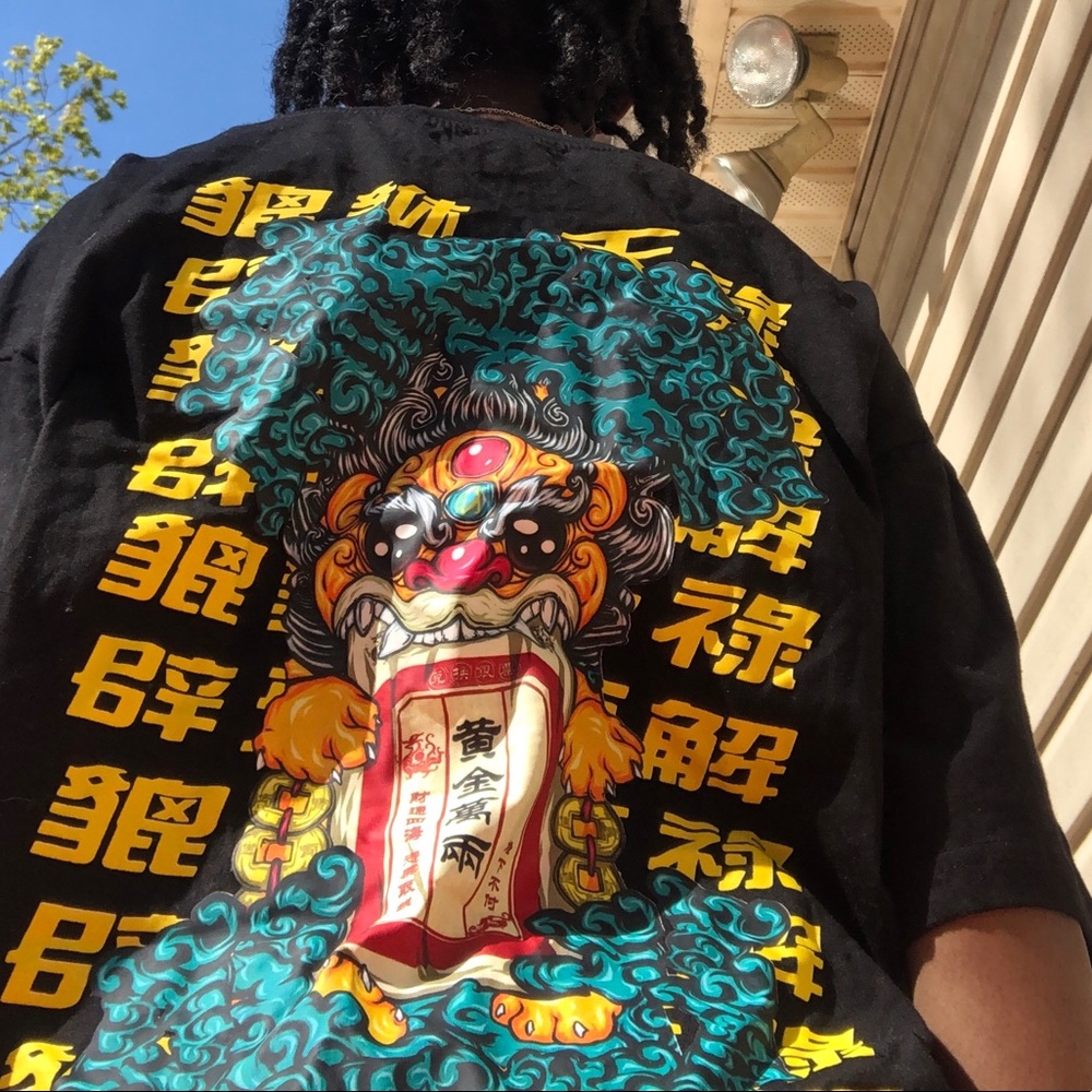 OVERSIZED GRAPHIC TEE